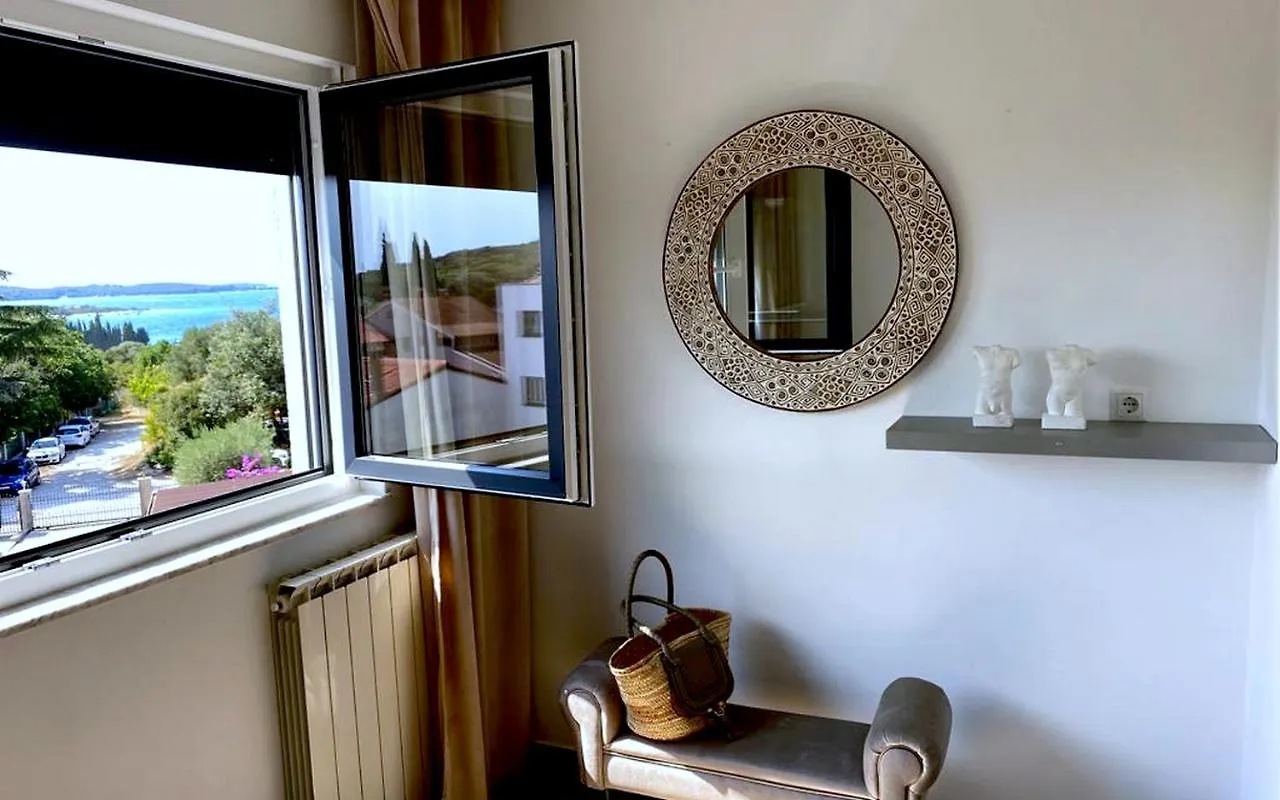 Apartments Villa Bubi Pula 0*,