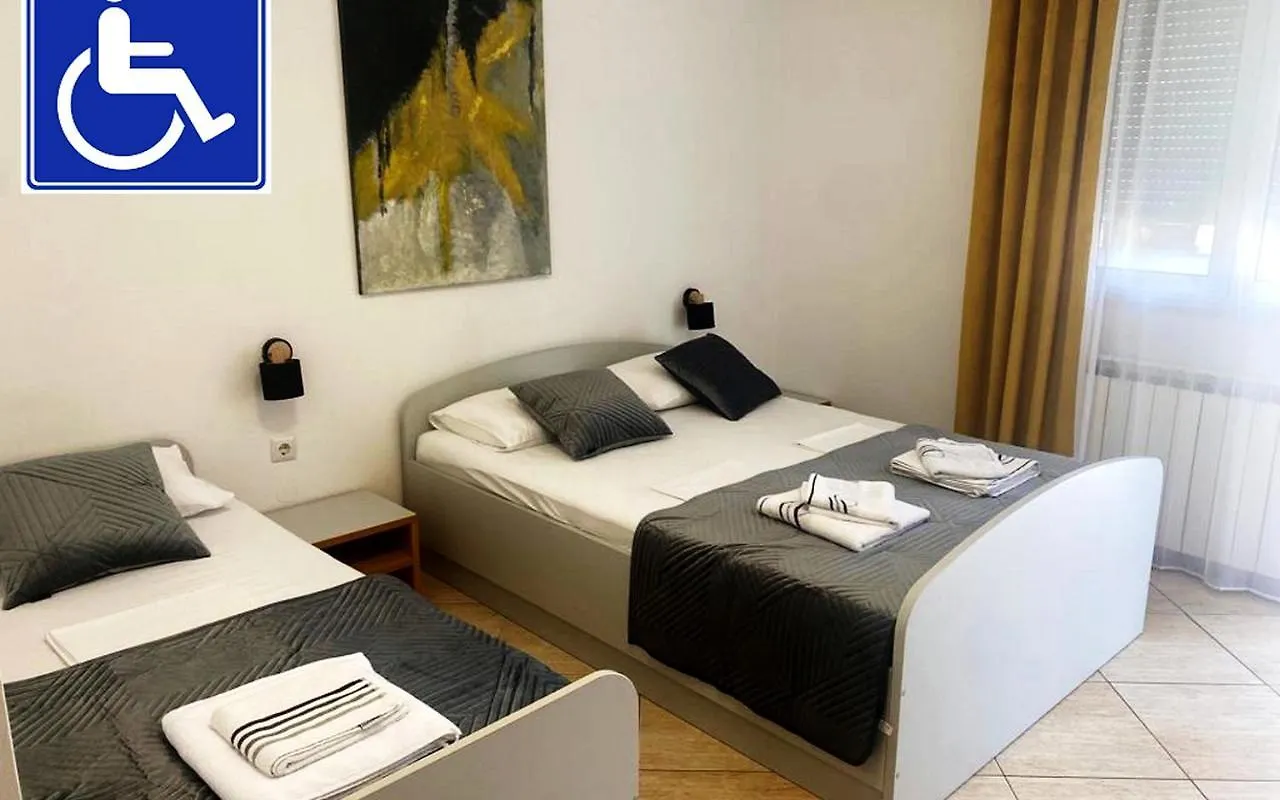 Apartments Villa Bubi Pula 0*,  Croatia